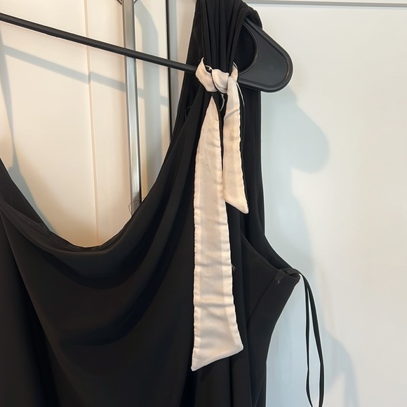 WHBM swing one shoulder tank - Picture 3 of 3